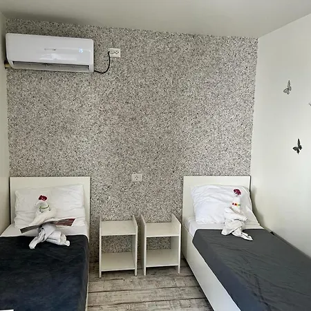 Klara House * 康斯坦察